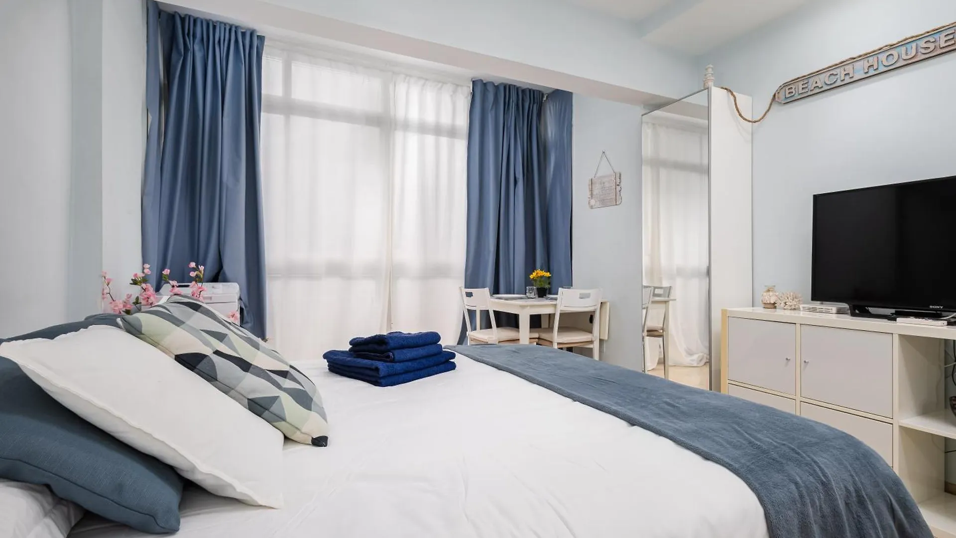 Beach House Apartment, Playa Malagueta Malaga 0*,  Spain